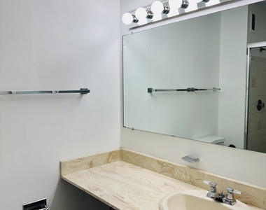 2211 S Stewart Avenue - Photo Thumbnail 11