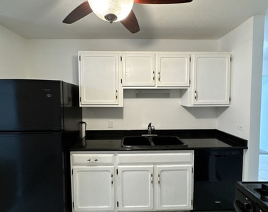 2211 S Stewart Avenue - Photo Thumbnail 7