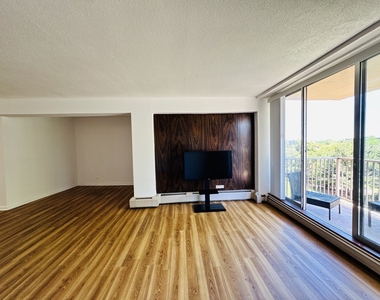 2211 S Stewart Avenue - Photo Thumbnail 3