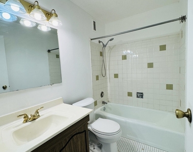 2211 S Stewart Avenue - Photo Thumbnail 8