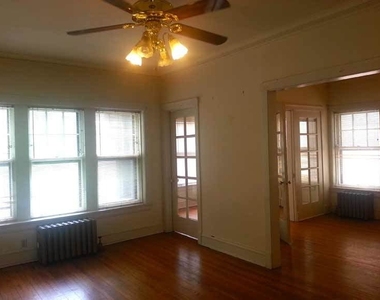 7518 N Hoyne Avenue - Photo Thumbnail 1