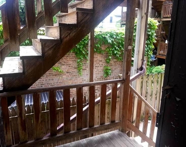 7518 N Hoyne Avenue - Photo Thumbnail 2