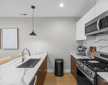 2342 W Adams Street - Photo Thumbnail 2
