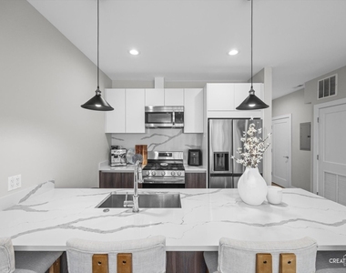 2342 W Adams Street - Photo Thumbnail 5