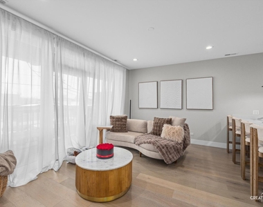 2342 W Adams Street - Photo Thumbnail 10