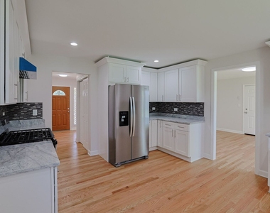2232 Sprucewood Avenue - Photo Thumbnail 10