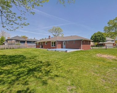 2232 Sprucewood Avenue - Photo Thumbnail 2