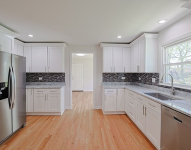 2232 Sprucewood Avenue - Photo Thumbnail 11