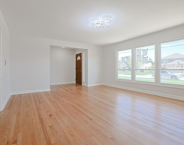 2232 Sprucewood Avenue - Photo Thumbnail 3