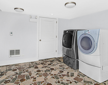 1648 N Sedgwick Street - Photo Thumbnail 7
