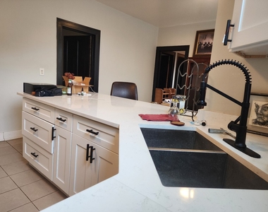 6106 N Washtenaw Avenue - Photo Thumbnail 2