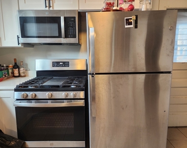 6106 N Washtenaw Avenue - Photo Thumbnail 4
