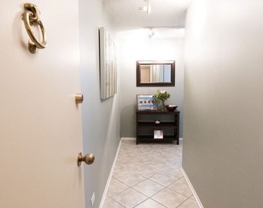 70 W Huron Street - Photo Thumbnail 4