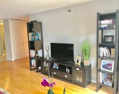 70 W Huron Street - Photo Thumbnail 16