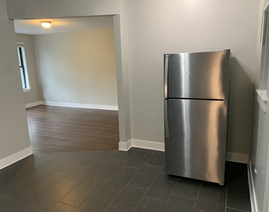 5513 S Everett Avenue - Photo Thumbnail 3
