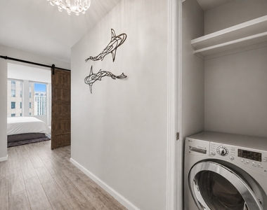 100 E Walton Street - Photo Thumbnail 10