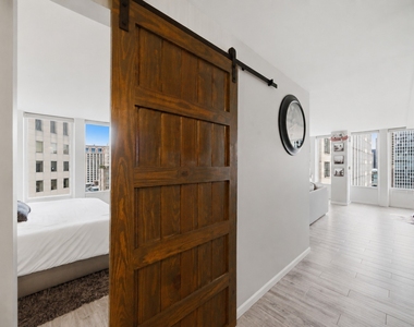 100 E Walton Street - Photo Thumbnail 6