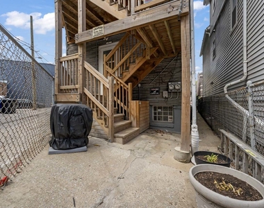 1429 W Barry Avenue - Photo Thumbnail 17