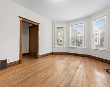 1429 W Barry Avenue - Photo Thumbnail 2
