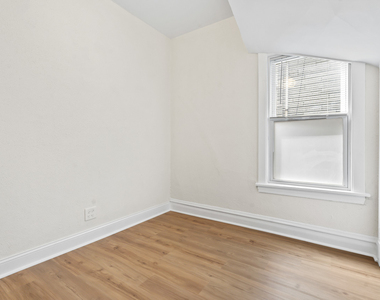 1429 W Barry Avenue - Photo Thumbnail 7