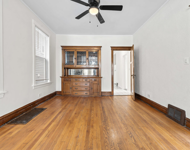 1429 W Barry Avenue - Photo Thumbnail 4