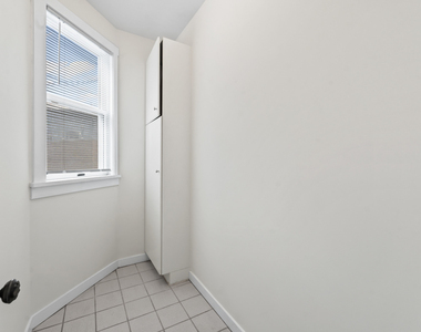 1429 W Barry Avenue - Photo Thumbnail 15