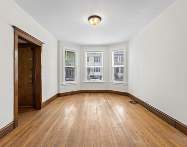 1429 W Barry Avenue - Photo Thumbnail 3