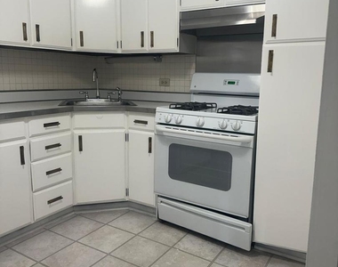 400 E Randolph Street - Photo Thumbnail 2
