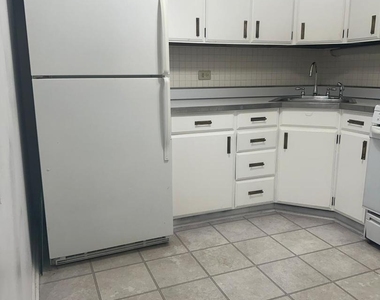 400 E Randolph Street - Photo Thumbnail 1