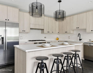 6911 N Western Avenue - Photo Thumbnail 9