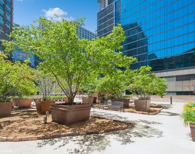 440 N Mcclurg Court - Photo Thumbnail 16