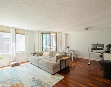 440 N Mcclurg Court - Photo Thumbnail 2