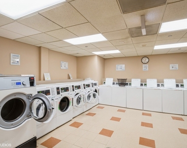 440 N Mcclurg Court - Photo Thumbnail 12