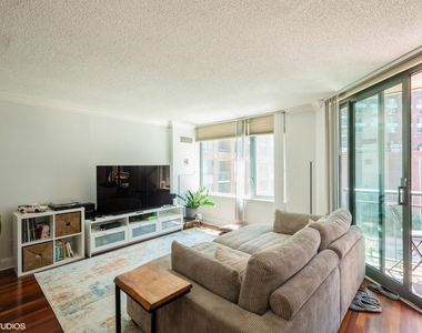 440 N Mcclurg Court - Photo Thumbnail 4