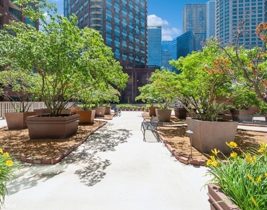 440 N Mcclurg Court - Photo Thumbnail 13