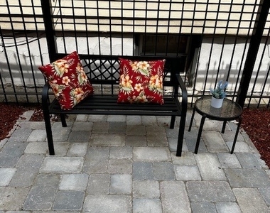 1614 N Harding Avenue - Photo Thumbnail 6