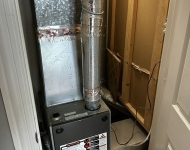 1614 N Harding Avenue - Photo Thumbnail 18