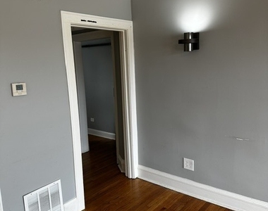 1614 N Harding Avenue - Photo Thumbnail 13