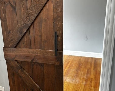 1614 N Harding Avenue - Photo Thumbnail 12