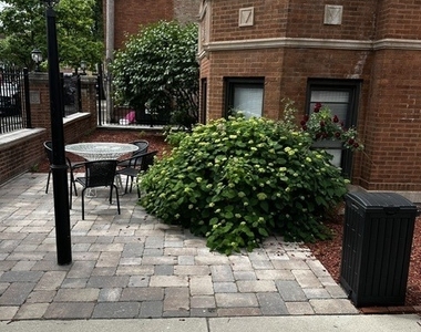 1614 N Harding Avenue - Photo Thumbnail 2