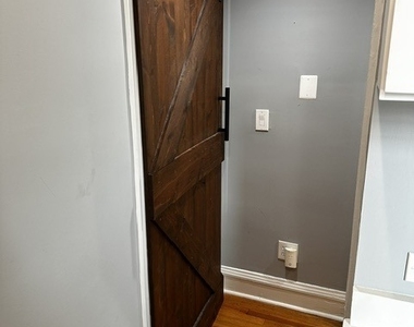 1614 N Harding Avenue - Photo Thumbnail 14