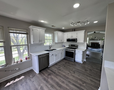 202 E Fabish Drive - Photo Thumbnail 3