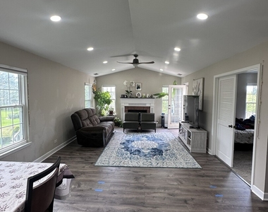 202 E Fabish Drive - Photo Thumbnail 12