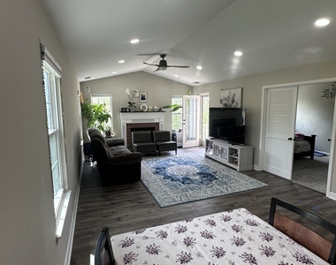 202 E Fabish Drive - Photo Thumbnail 7