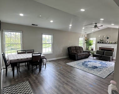 202 E Fabish Drive - Photo Thumbnail 11