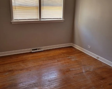 9035 S Euclid Avenue - Photo Thumbnail 10