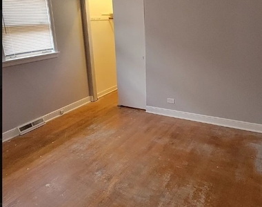 9035 S Euclid Avenue - Photo Thumbnail 5