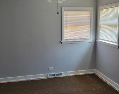 9035 S Euclid Avenue - Photo Thumbnail 7
