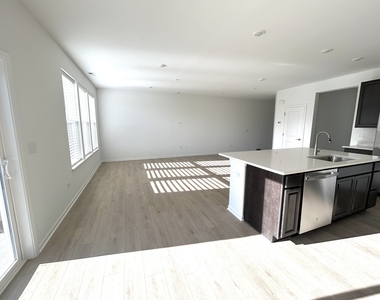 612 Cassia Court - Photo Thumbnail 4