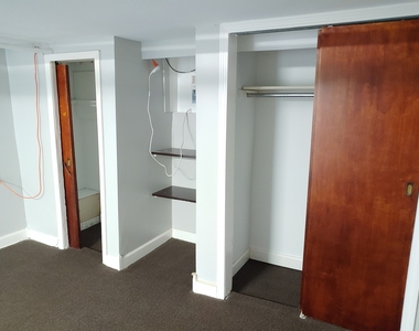 1422 Oakwood Avenue - Photo Thumbnail 5